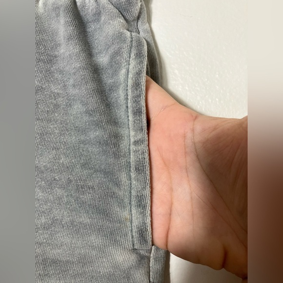 urban outfitters Boy Shorts Women’s Sz M Pull On Gray Fleece Pockets‎ 8” Inseam - Picture 2 of 8